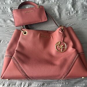 Michael Kors purse w/matching wallet